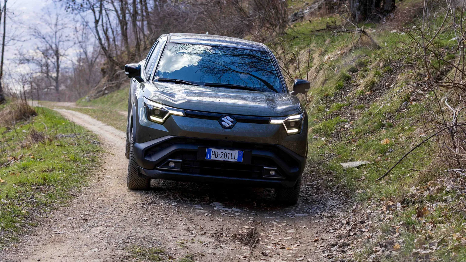 Suzuki e-Vitara: la prova del Suv elettrico che non teme il fango