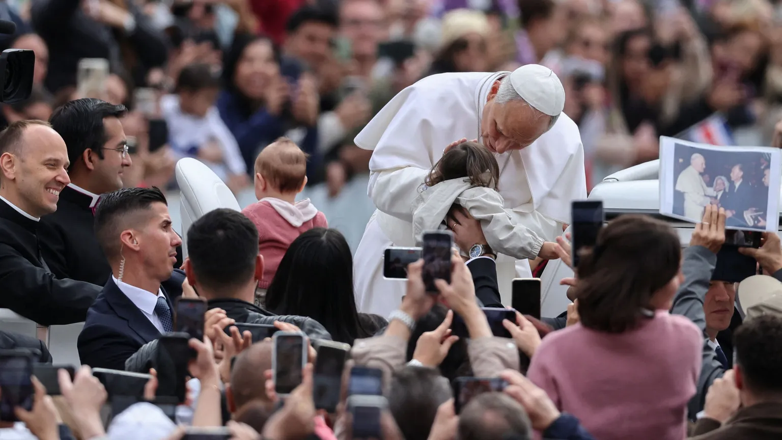 Il Papa: «Denunciamo il male e annunciamo la pace»