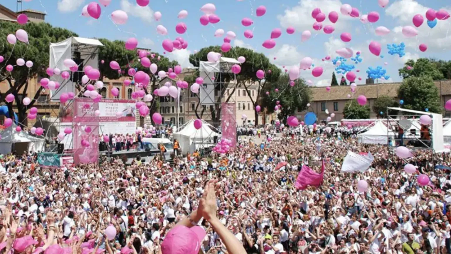 La scorsa edizione di Race for The Cure a Roma. Foto d'archivio