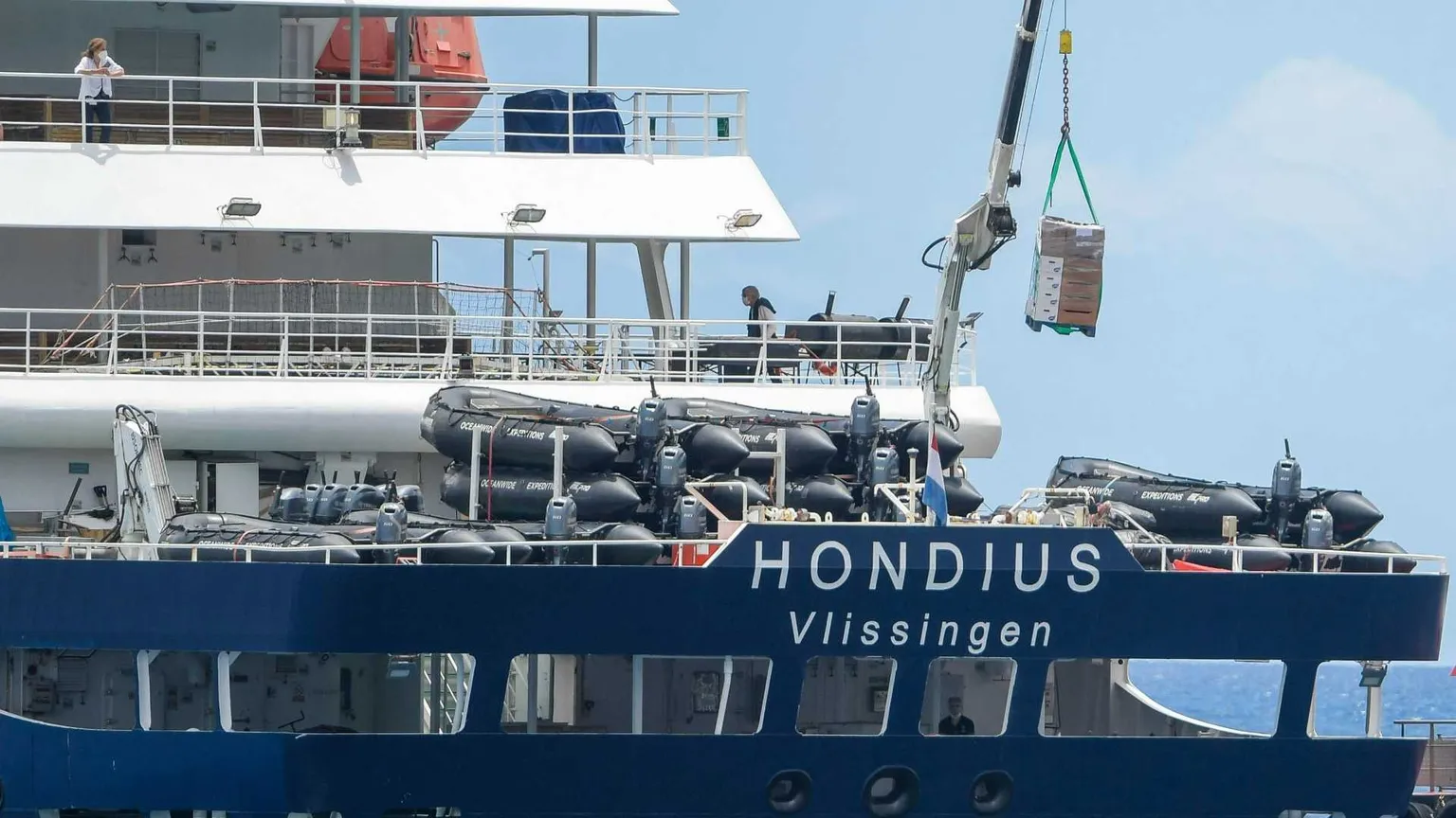 Gli ultimi sbarchi dalla nave Hondius dove si sono verificati casi di contagio / ANSA