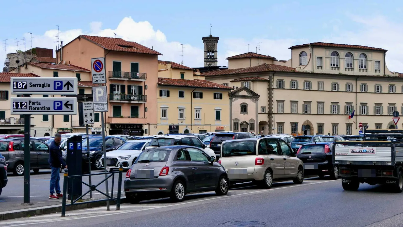 Giovane accoltellato in pieno centro da un sedicenne: cos'è successo a Prato