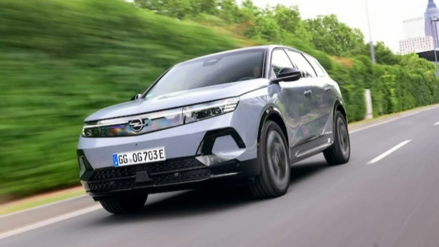 Opel Grandland integrale con doppio motore elettrico: ecco come va