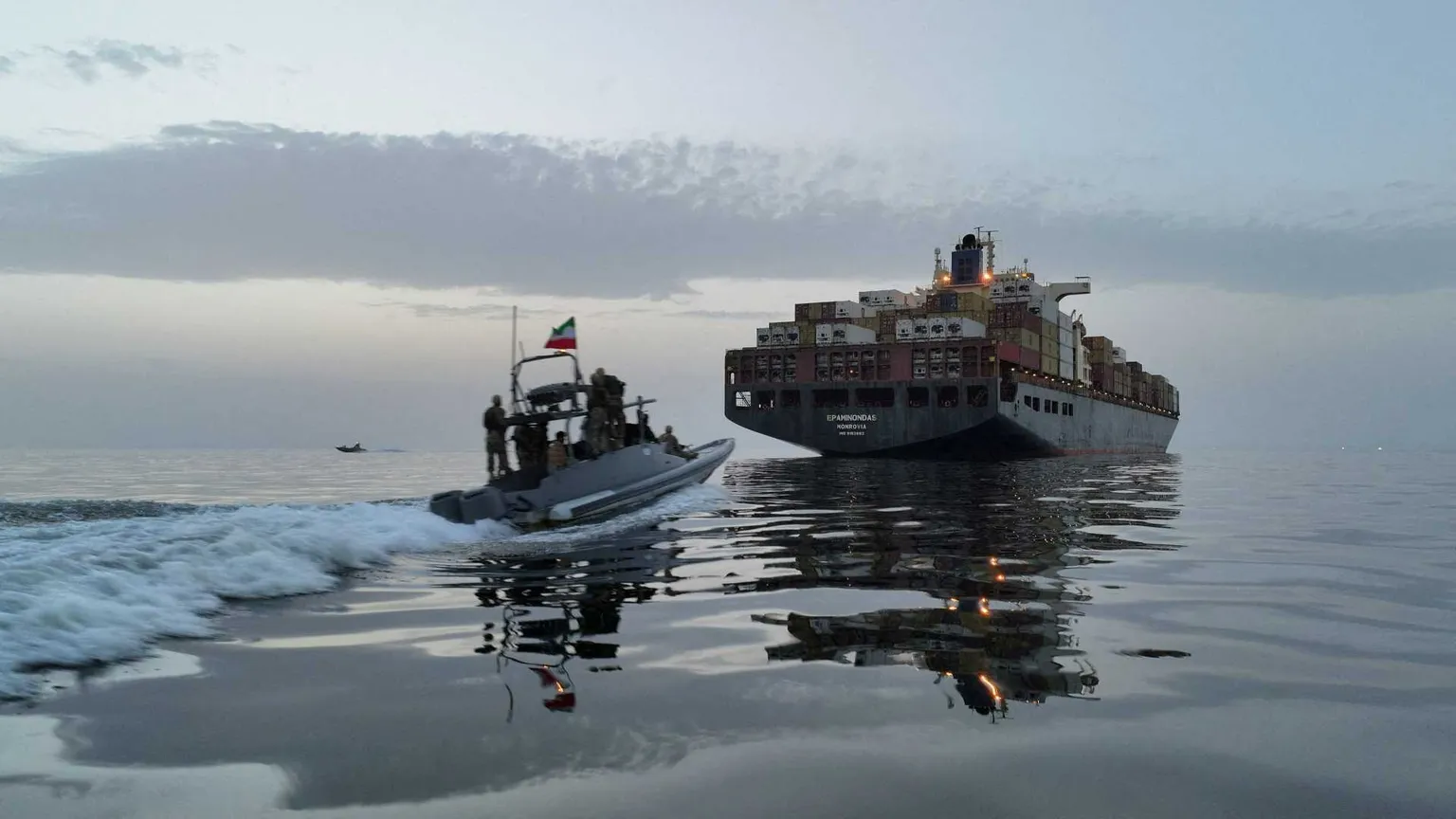 Iran: «Controlliamo Hormuz». In Libano ancora raid