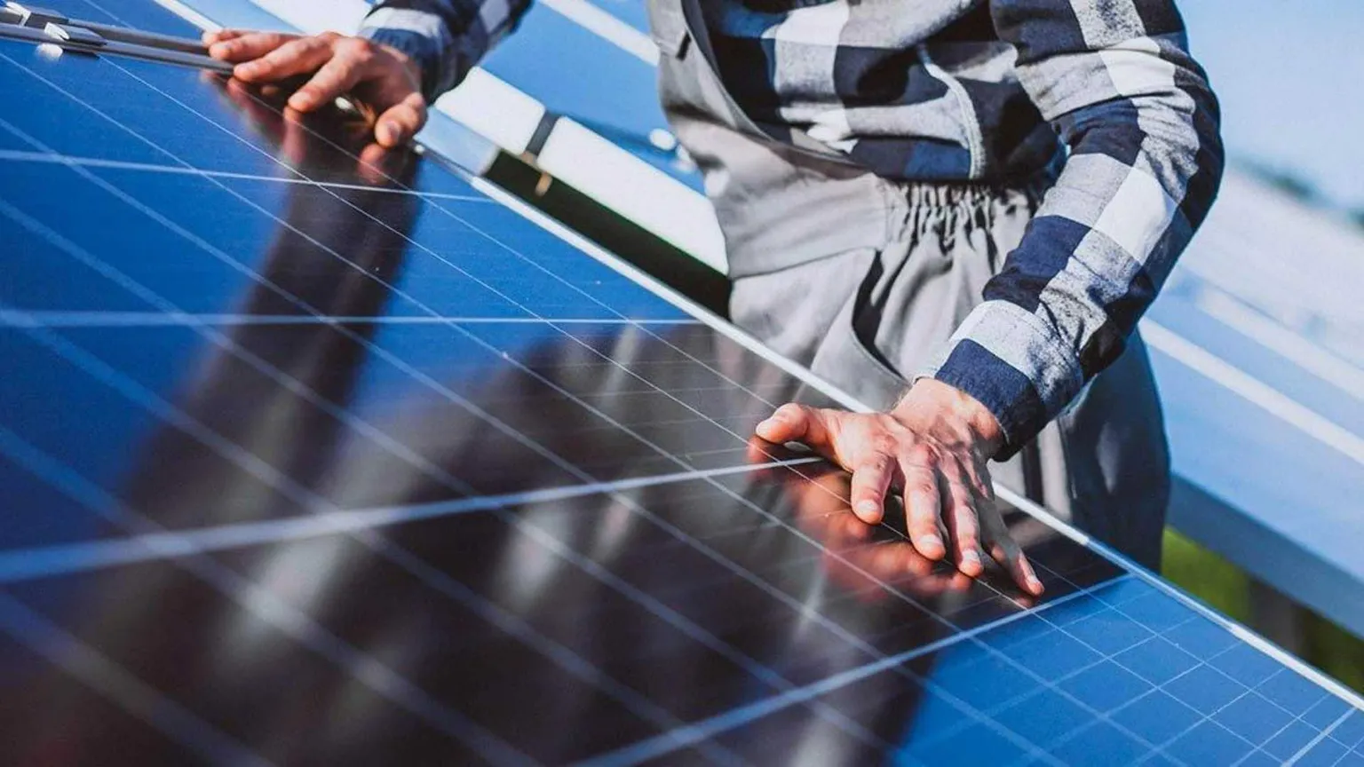 Energia, crisi e transizione: «Subito le comunità energetiche condominiali»