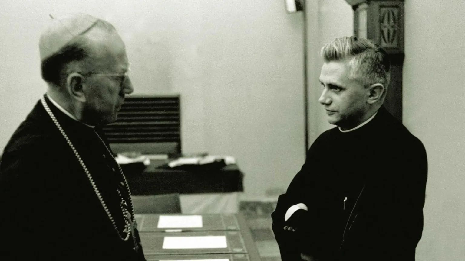 18 novembre 1965. La Chiesa? Non insegna la Parola, la ascolta
