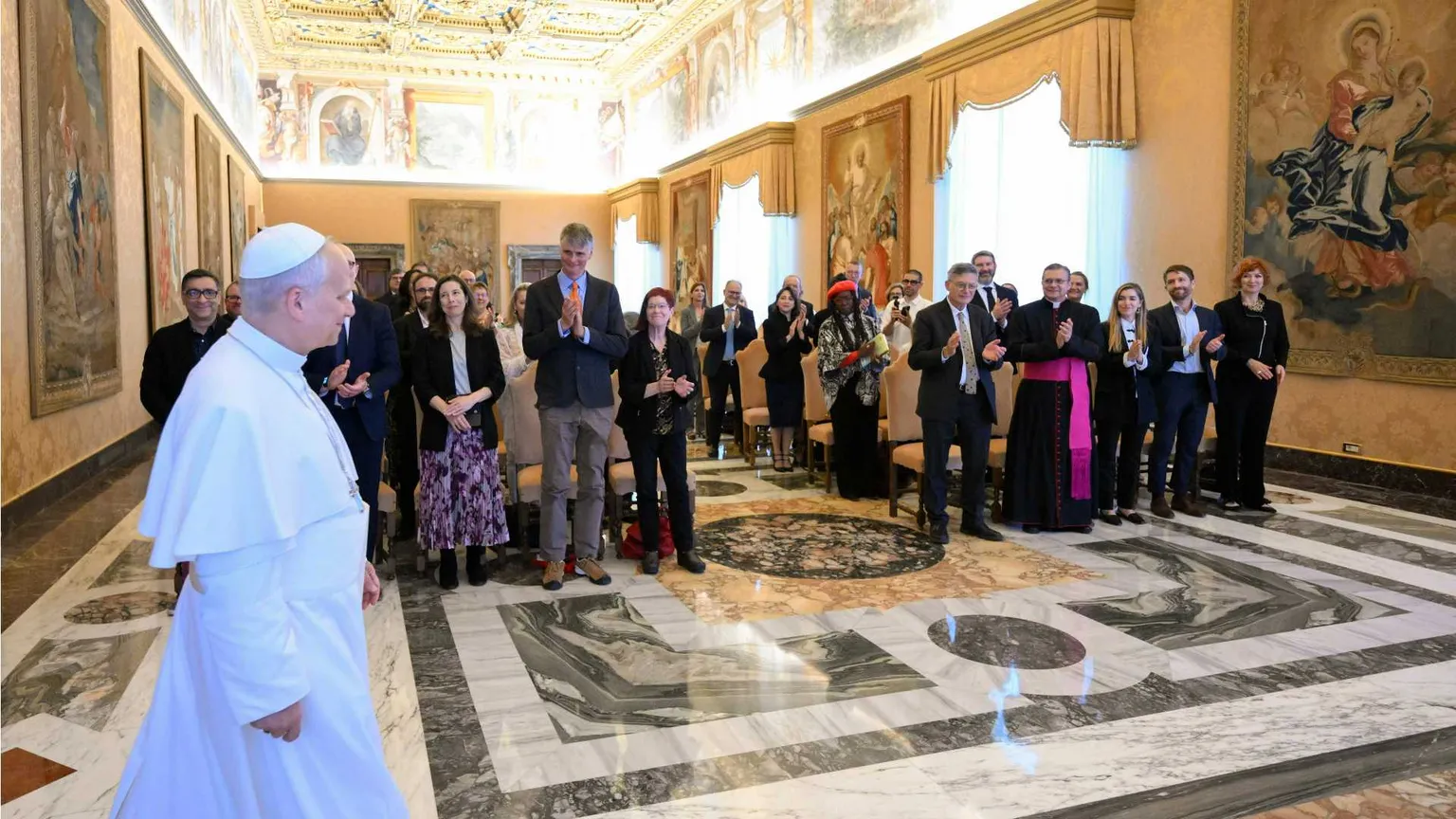 Il Papa “spiega” la sua enciclica: una nuova comprensione dell’umano nel tempo della sua eclissi