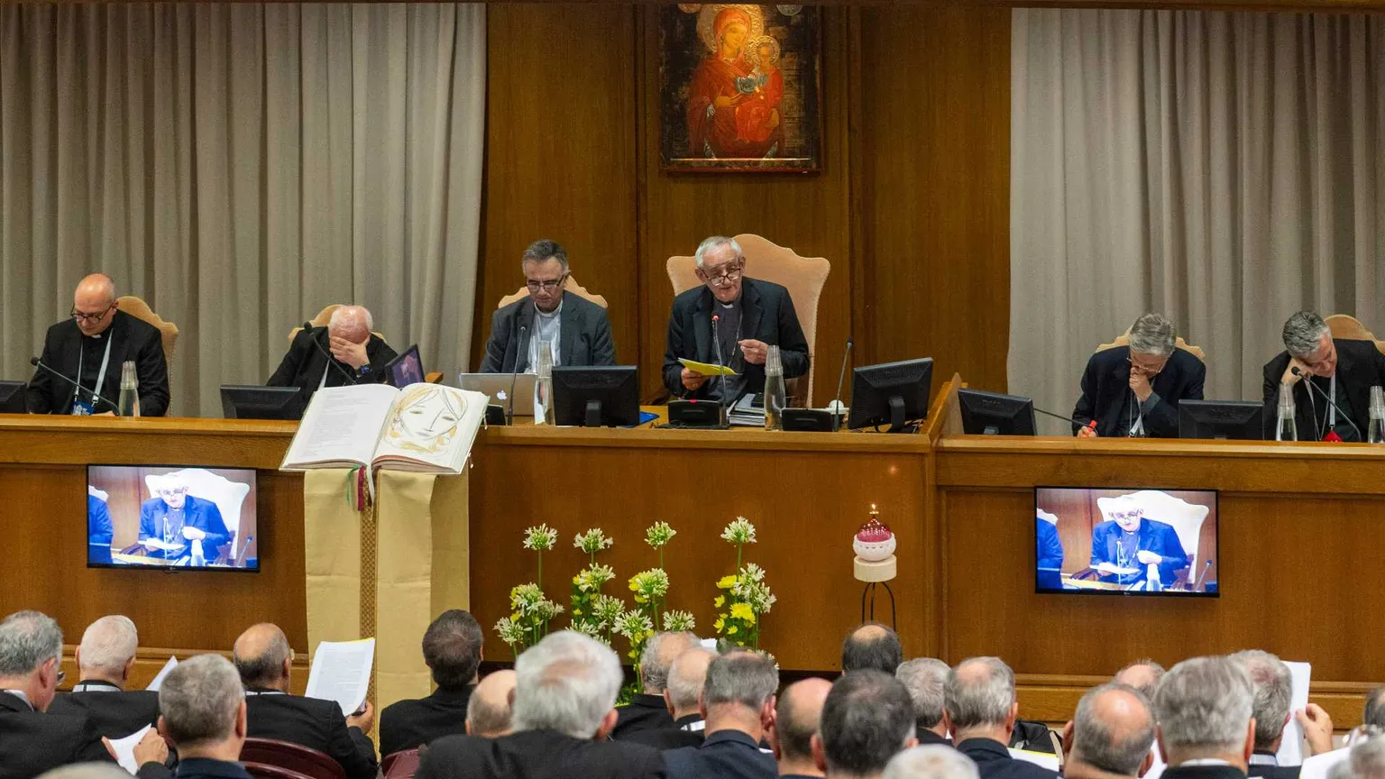 Il «noi» è meglio dell’«io»: la vita comunitaria è la sfida della Chiesa italiana