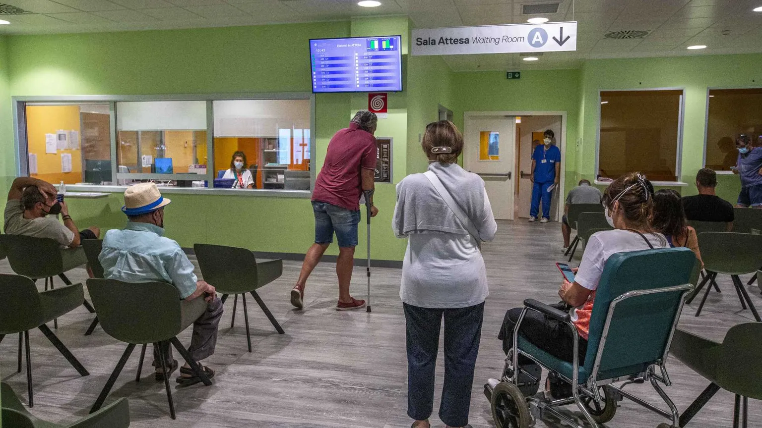 Liste di attesa infinite, medici e pediatri introvabili: la sanità italiana non sta affatto bene