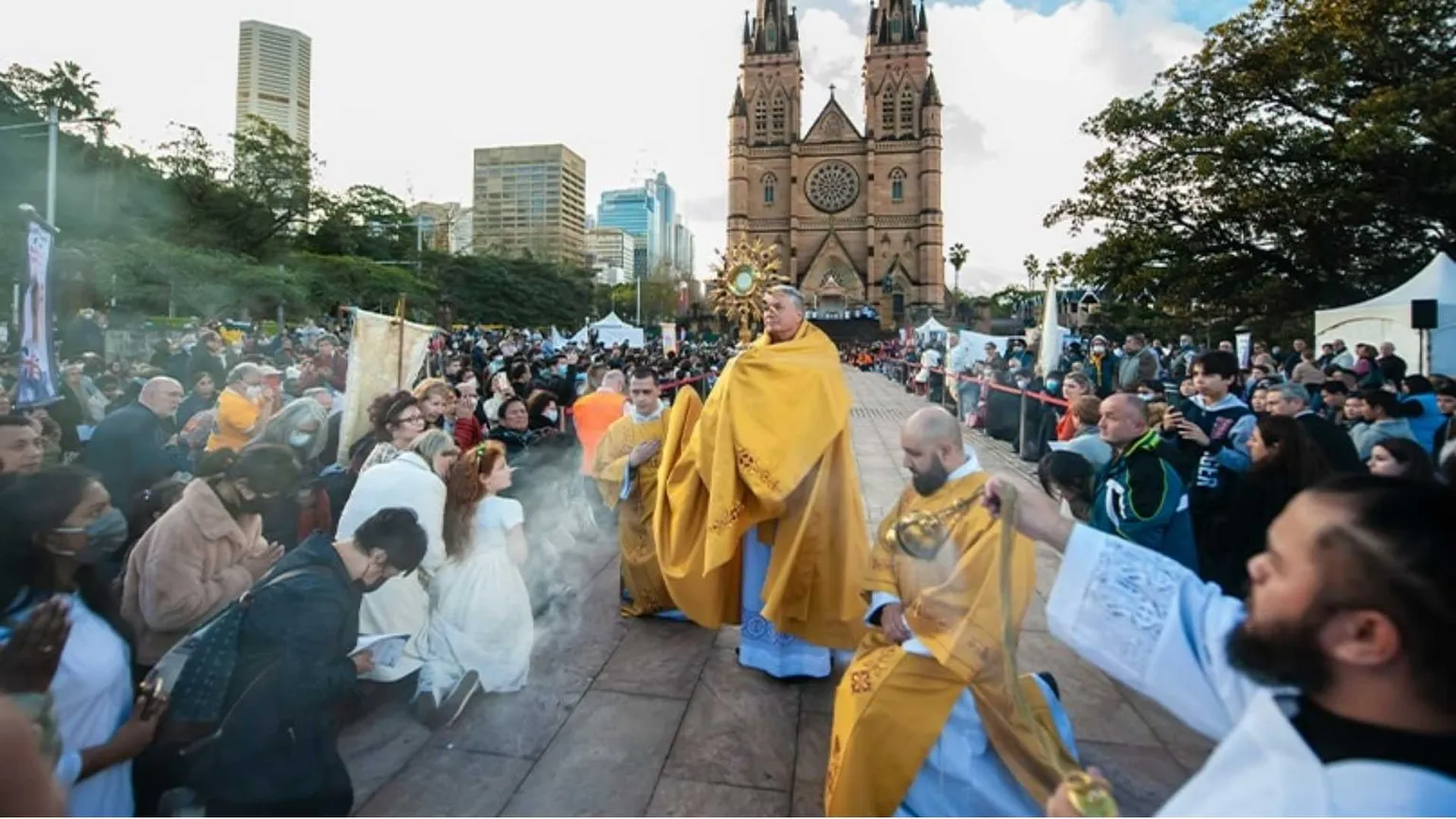 L'arcivescovo di Sydney: tornare a inginocchiarsi davanti a Dio nell'Eucaristia