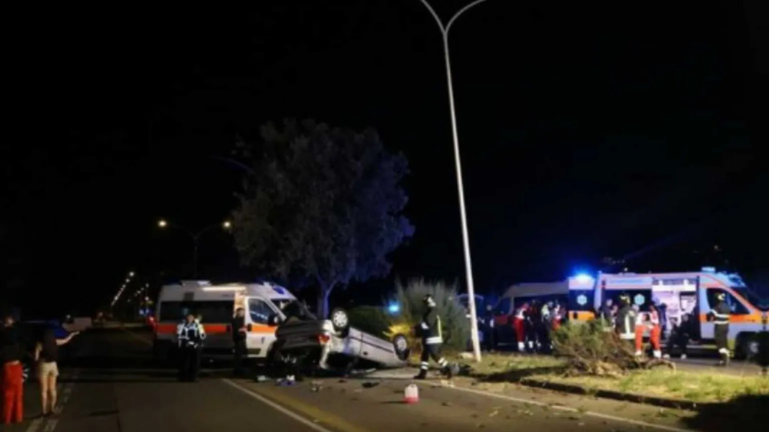Investito in bici nel Reggiano, muore 19enne. A Cagliari due giovani arrestati per aver speronato una famiglia
