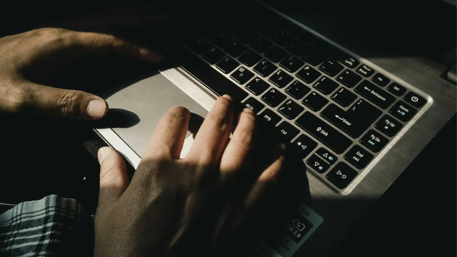 Gli schiavi delle «cyber-truffe»: chi sono i 300mila prigionieri del crimine