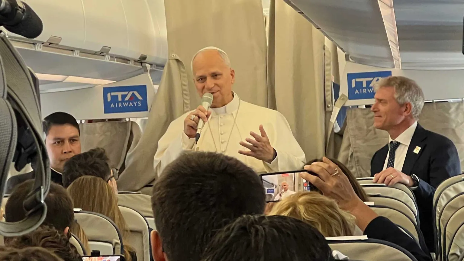 Il Papa: servono dialogo e risposte per l’Ucraina e il Libano. Non è giusta la guerra in Iran