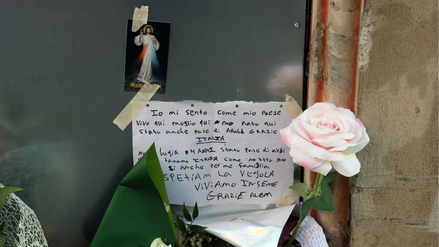Un messaggio lasciato sulla strada, a Modena