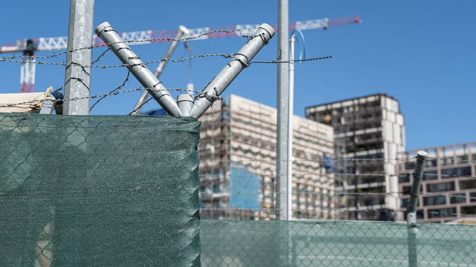Consolato Usa, la Caddell si impegna a regolarizzare gli operai