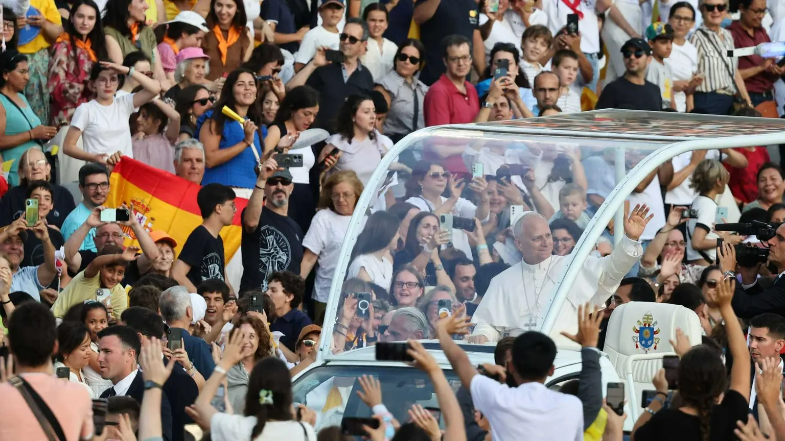 Profitto, femminicidi, egoismo: il Papa a Barcellona indica la “cura” della gratuità