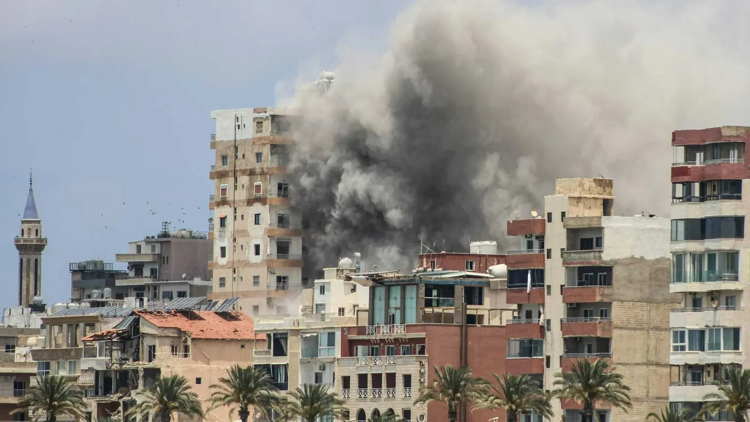 Raid israeliani su Tiro, in Libano: «8 morti». In pericolo anche il quartiere cristiano