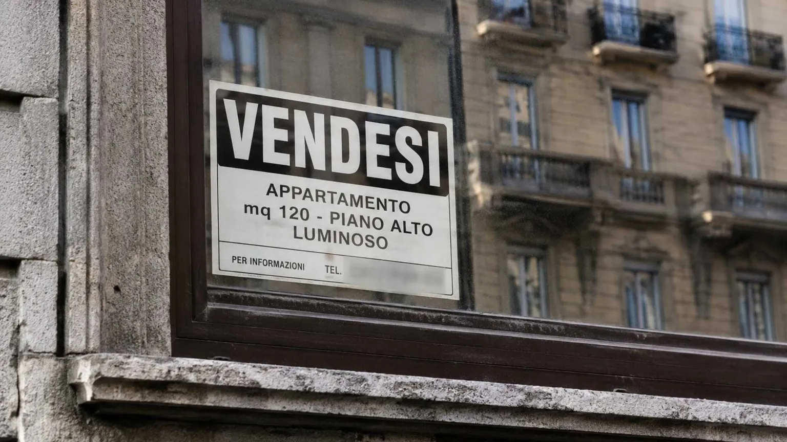 Non aprite la porta, รจ un'agente (immobiliare)
