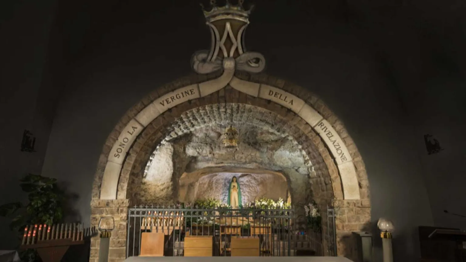 La grotta della Vergine della Divina Rivelazione a Roma / www.grottadellarivelazione.it