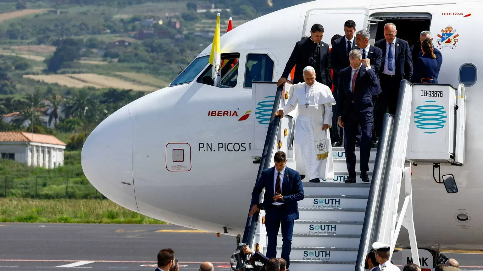 Un'avaria all’aereo papale “ferma” Leone XIV a Tenerife. Tornerà a Roma con il Falcon del re di Spagna