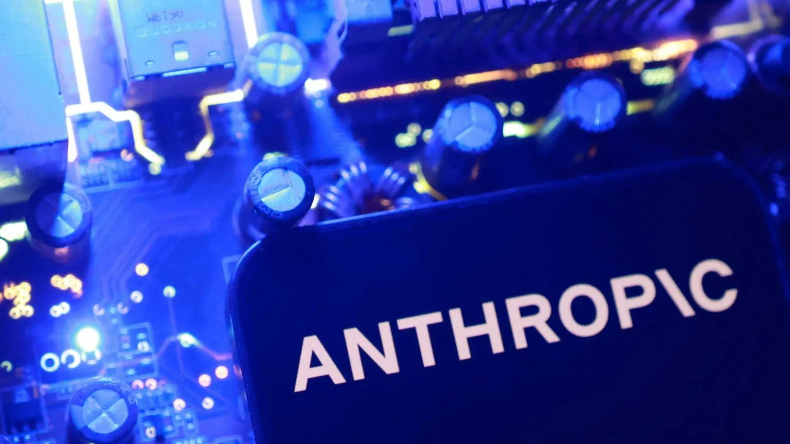 Anthropic ha sospeso i modelli di Intelligenza artificiale più potenti su pressioni del governo Usa