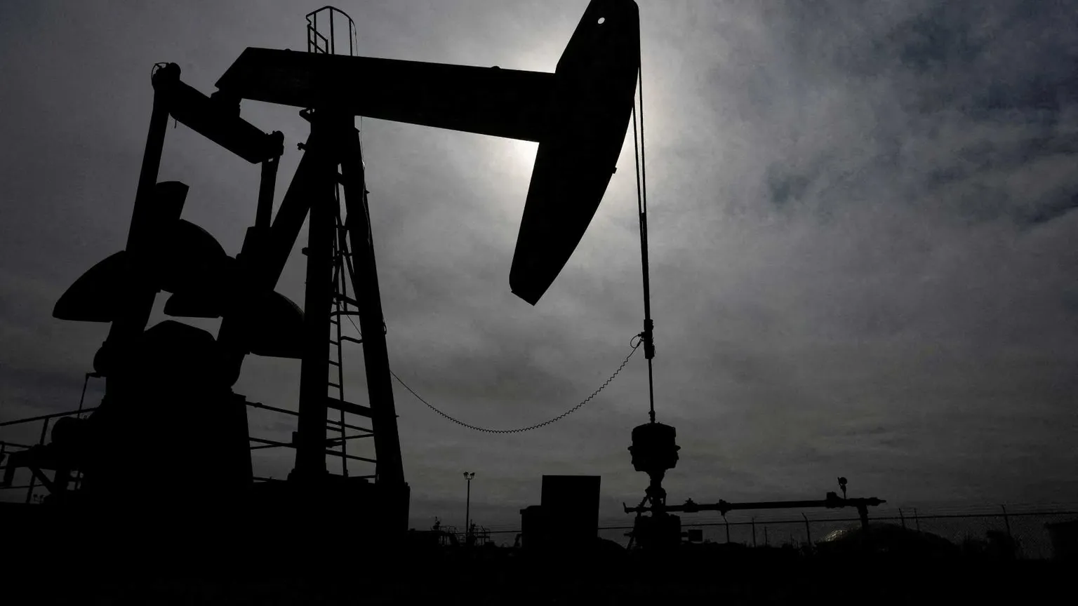 Crolla il petrolio e volano le Borse: l'effetto pace sui mercati