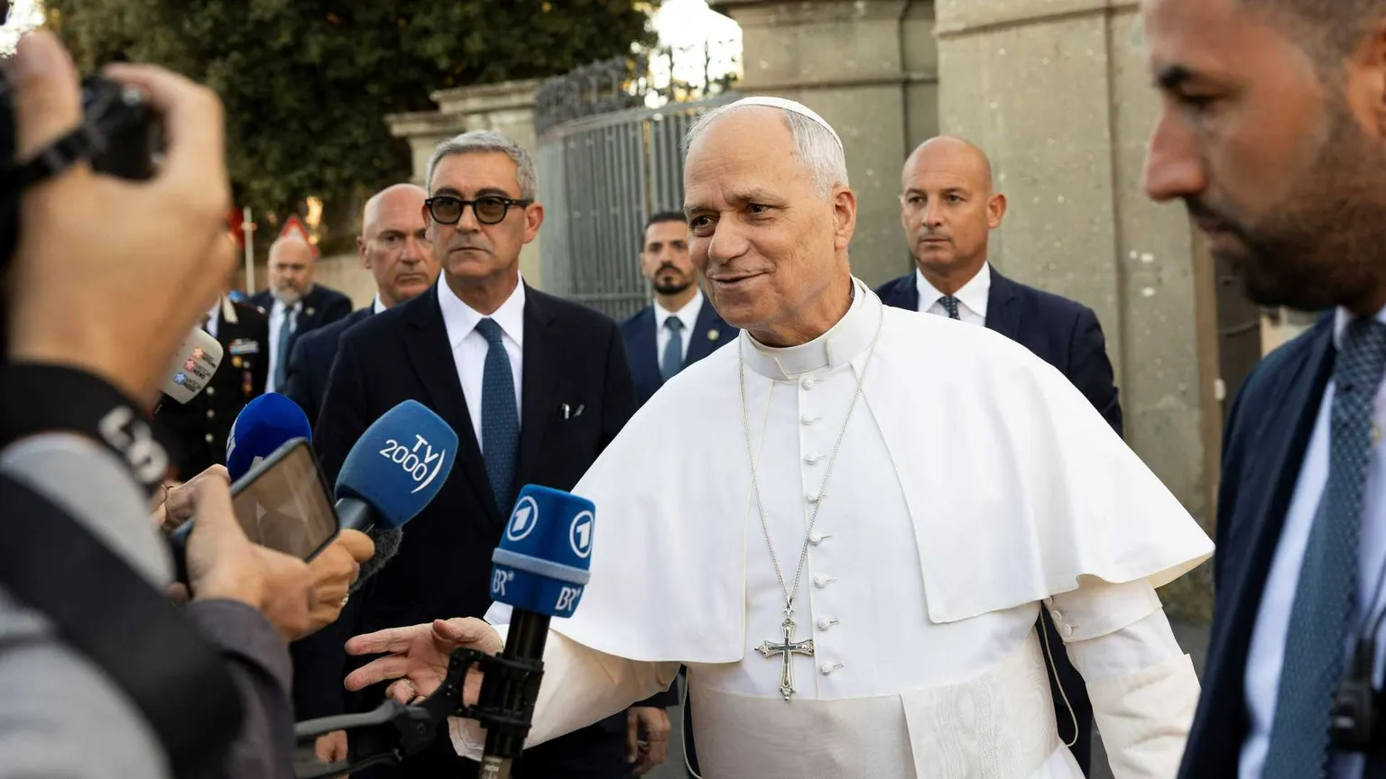 Leone XIV: «La remigrazione non è la risposta più cristiana»