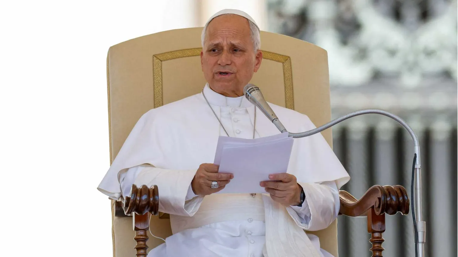 Il Papa: «Cessi la guerra in Ucraina, troppe vittime innocenti»