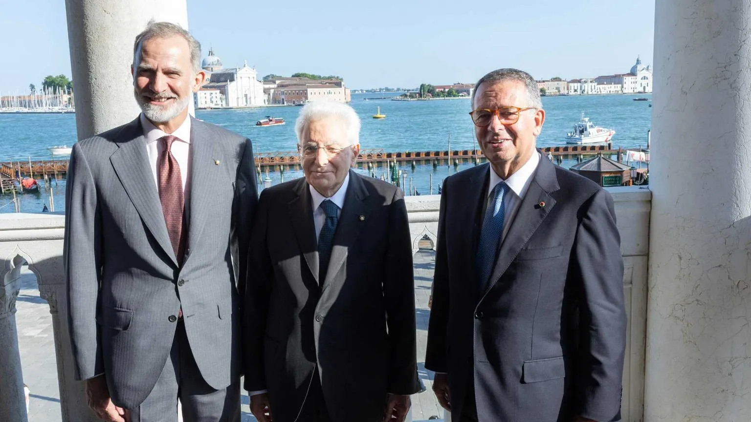 Lo sprone di Mattarella sull'intelligenza artificiale: è un processo da governare, l'Ue prenda decisioni concrete