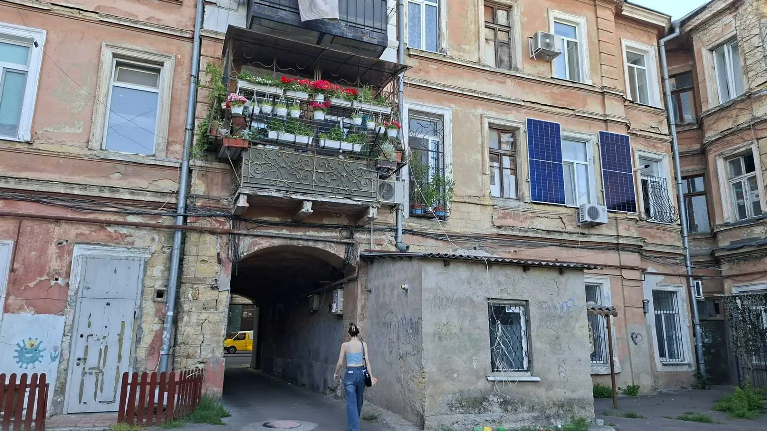 Nei cortili di Odessa, in Ucraina, tra chi dice "no" alla leva