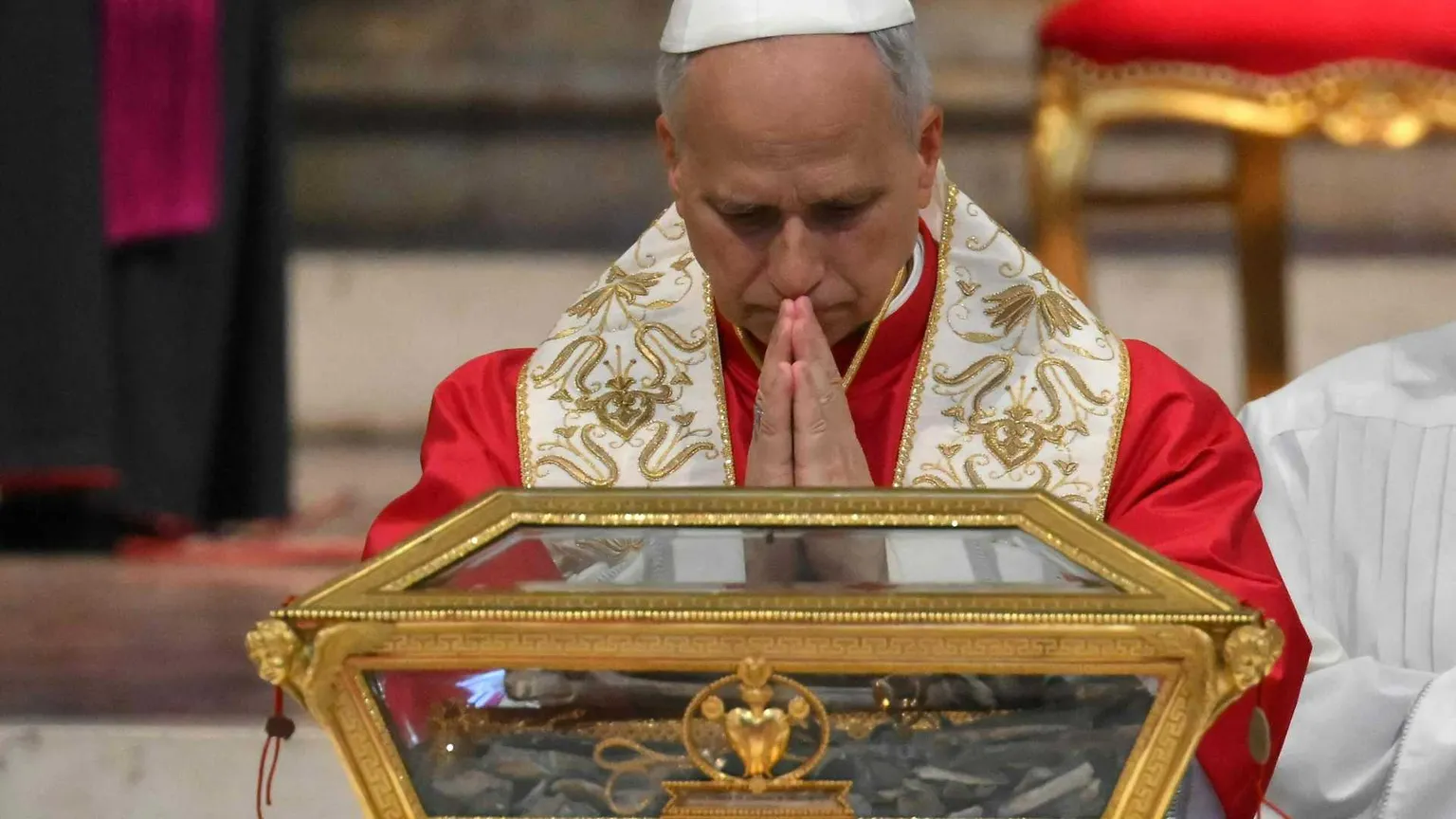 Il Papa a Pavia sui passi di Agostino. «Ripetete: mi interessa una città solidale e di tutti. Onorate la dignità di ogni vita»