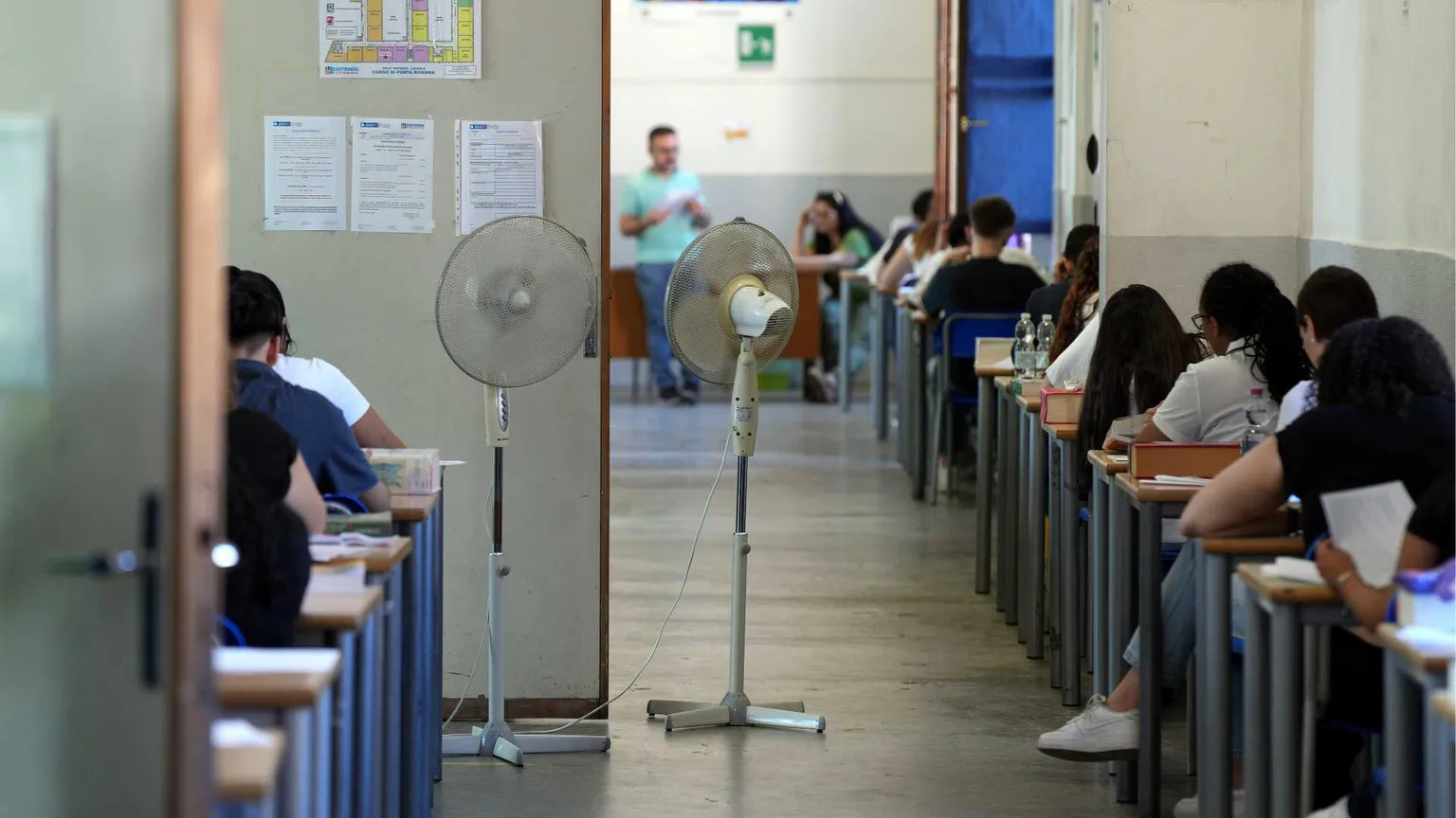 Studenti all' esame di maturità