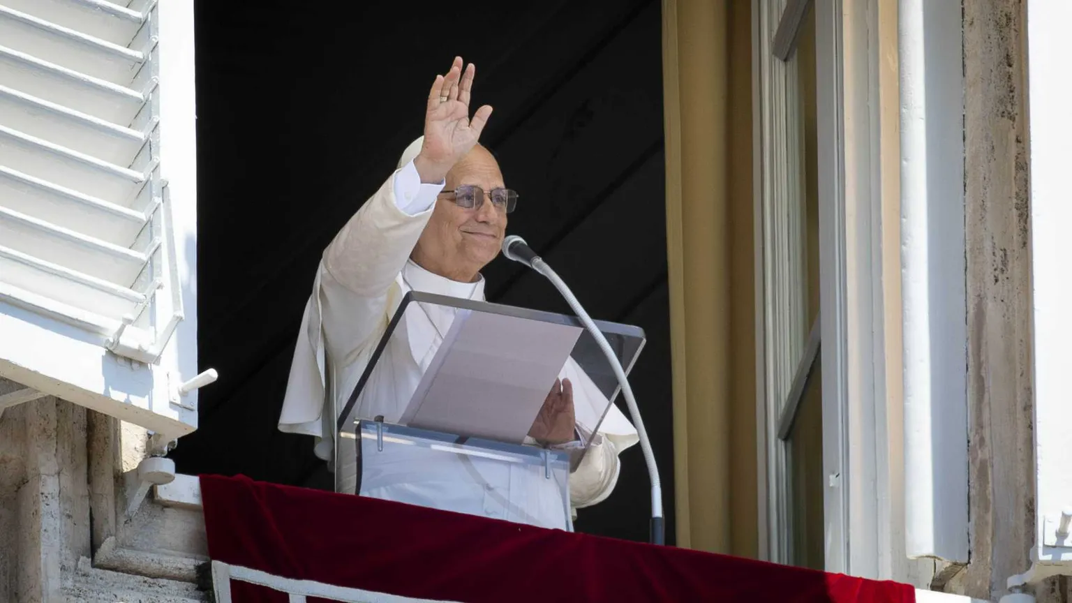 Leone XIV all'Angelus di ieri, 21 giugno / VATICAN MEDIA