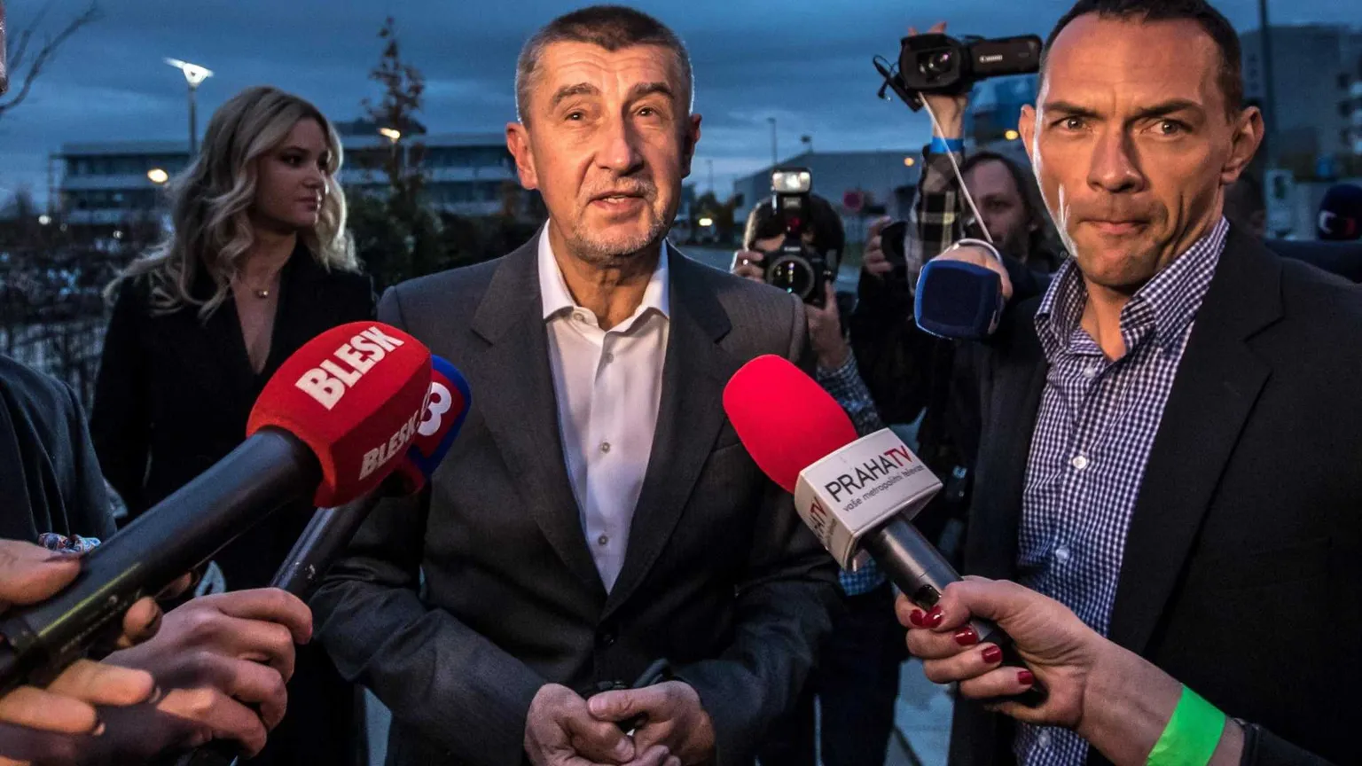 «Giù le mani dalla nostra tv». Migliaia in piazza a Praga contro la riforma dell'emittenza pubblica del premier Babiš