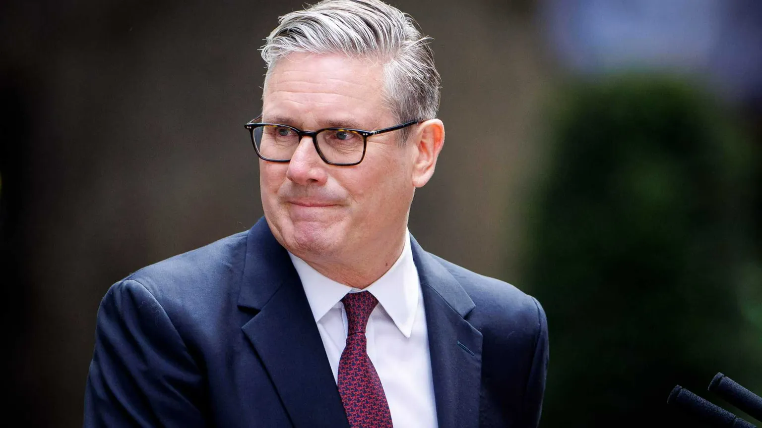 Starmer torna a fare il marito. Ma chi ha detto che la famiglia è il Piano B?