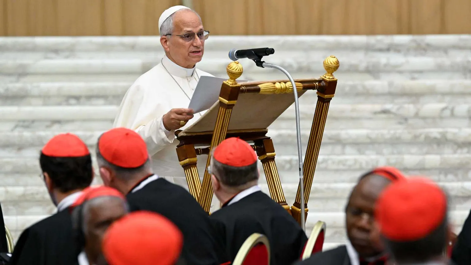 Il Papa ai cardinali: «Ho bisogno del vostro aiuto, della franchezza e della lealtà»