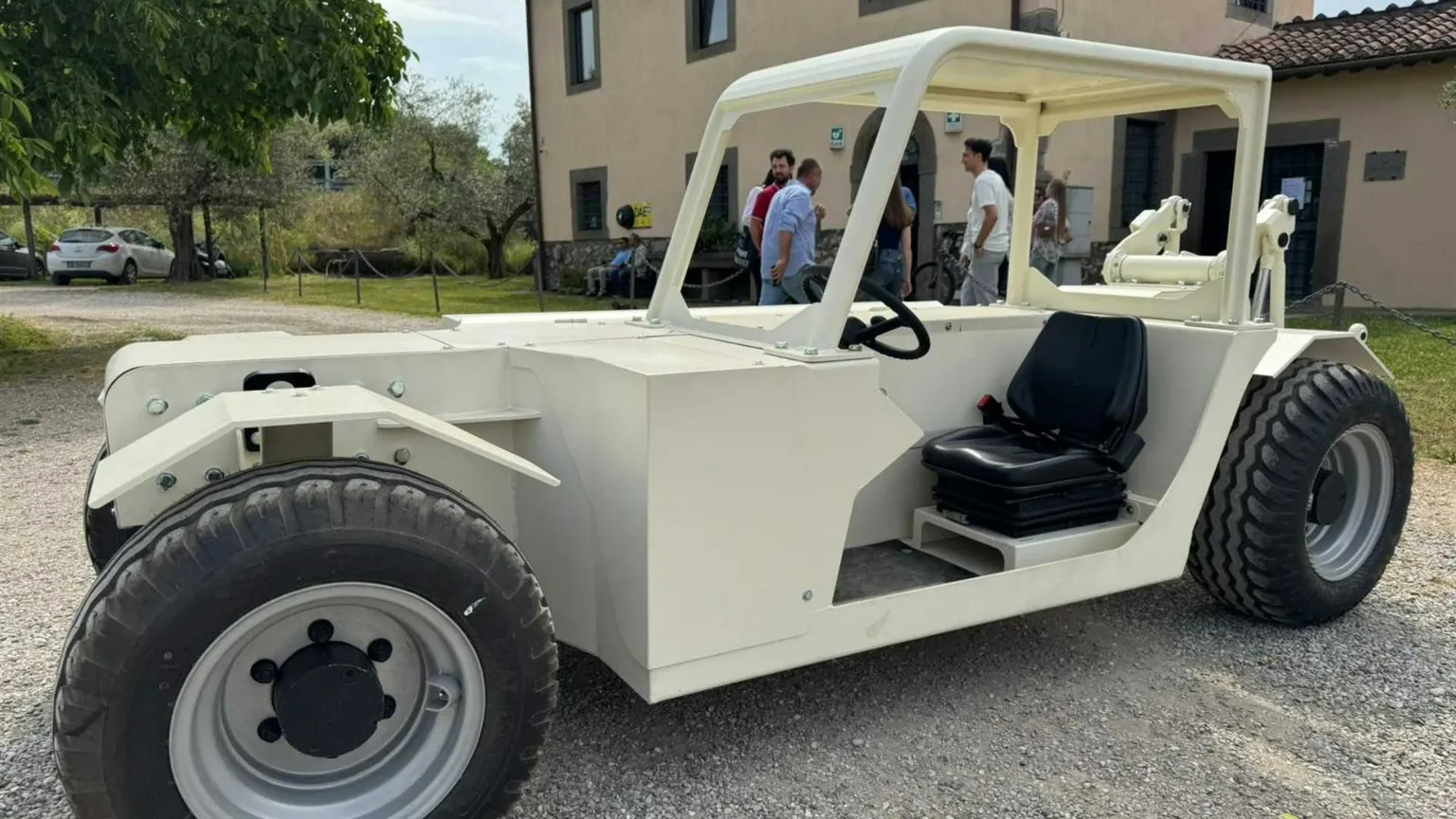 Come funziona il trattore che non si ribalta: allo studio il prototipo elettrico