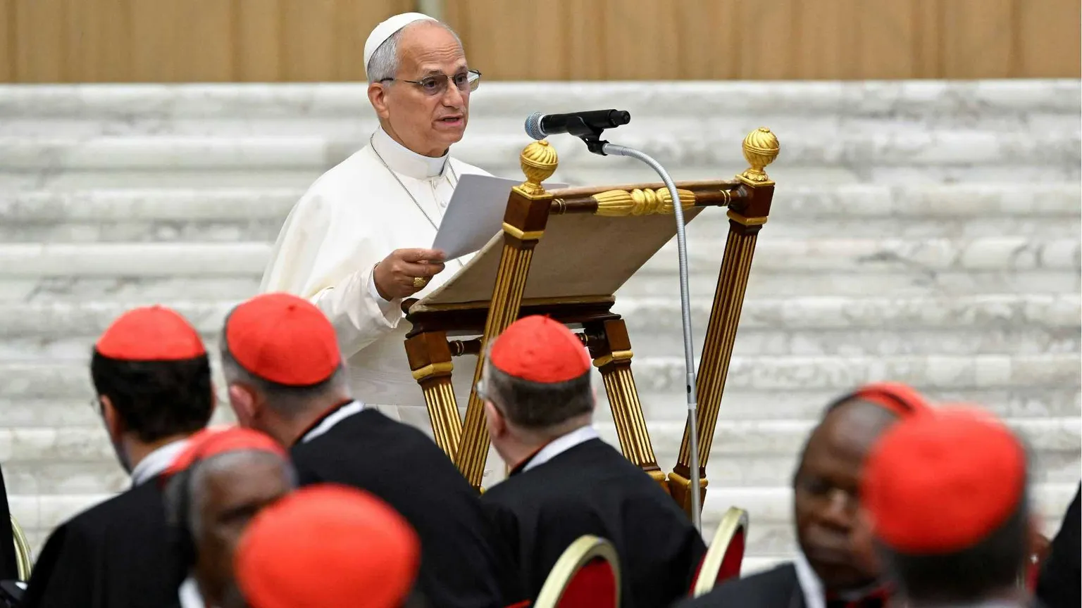 Il Papa chiude il Concistoro: Dio desidera le pace per tutti i popoli