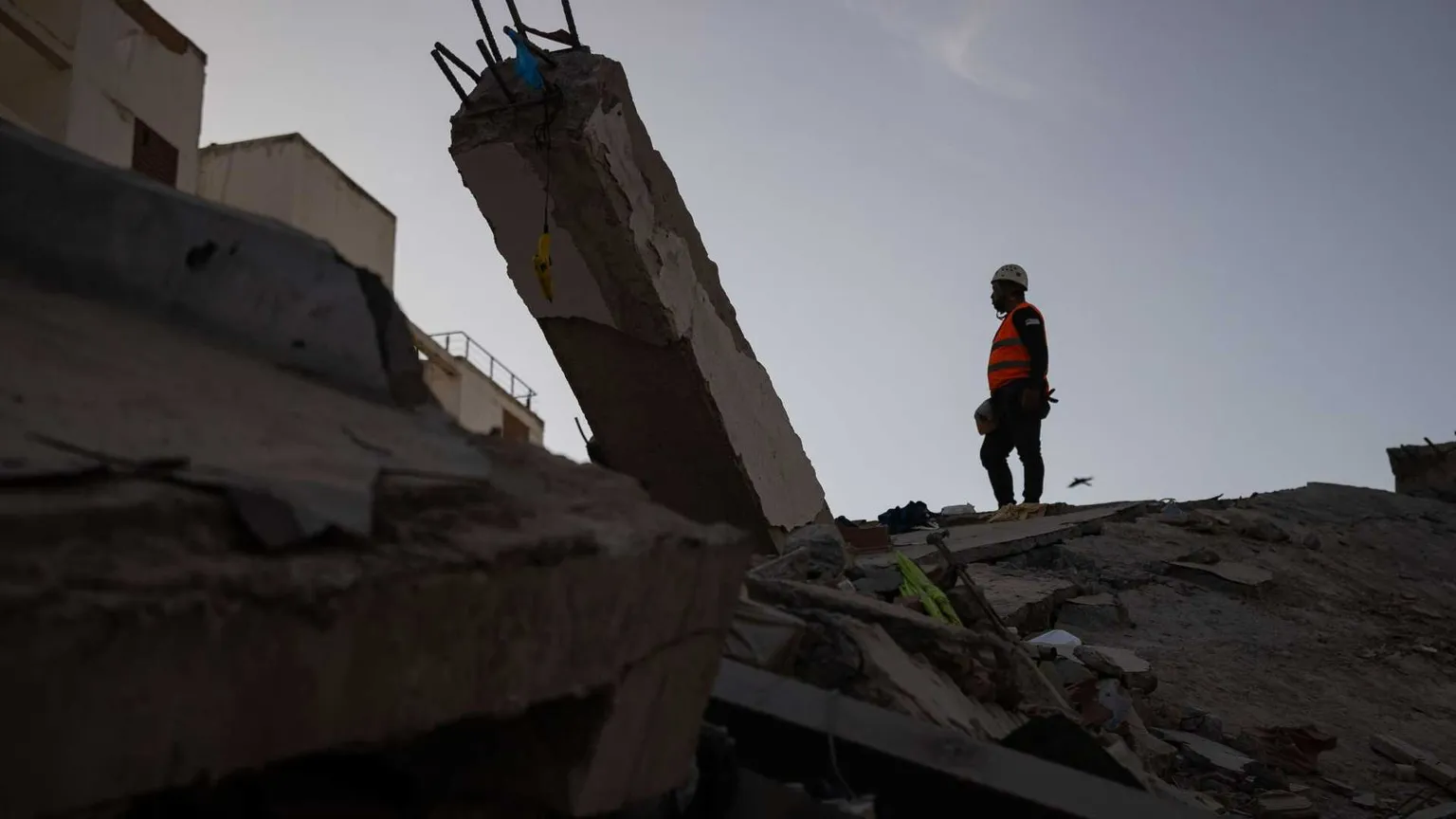 Il ragazzo salvato dopo 106 ore: così in Venezuela la speranza risorge tra le macerie