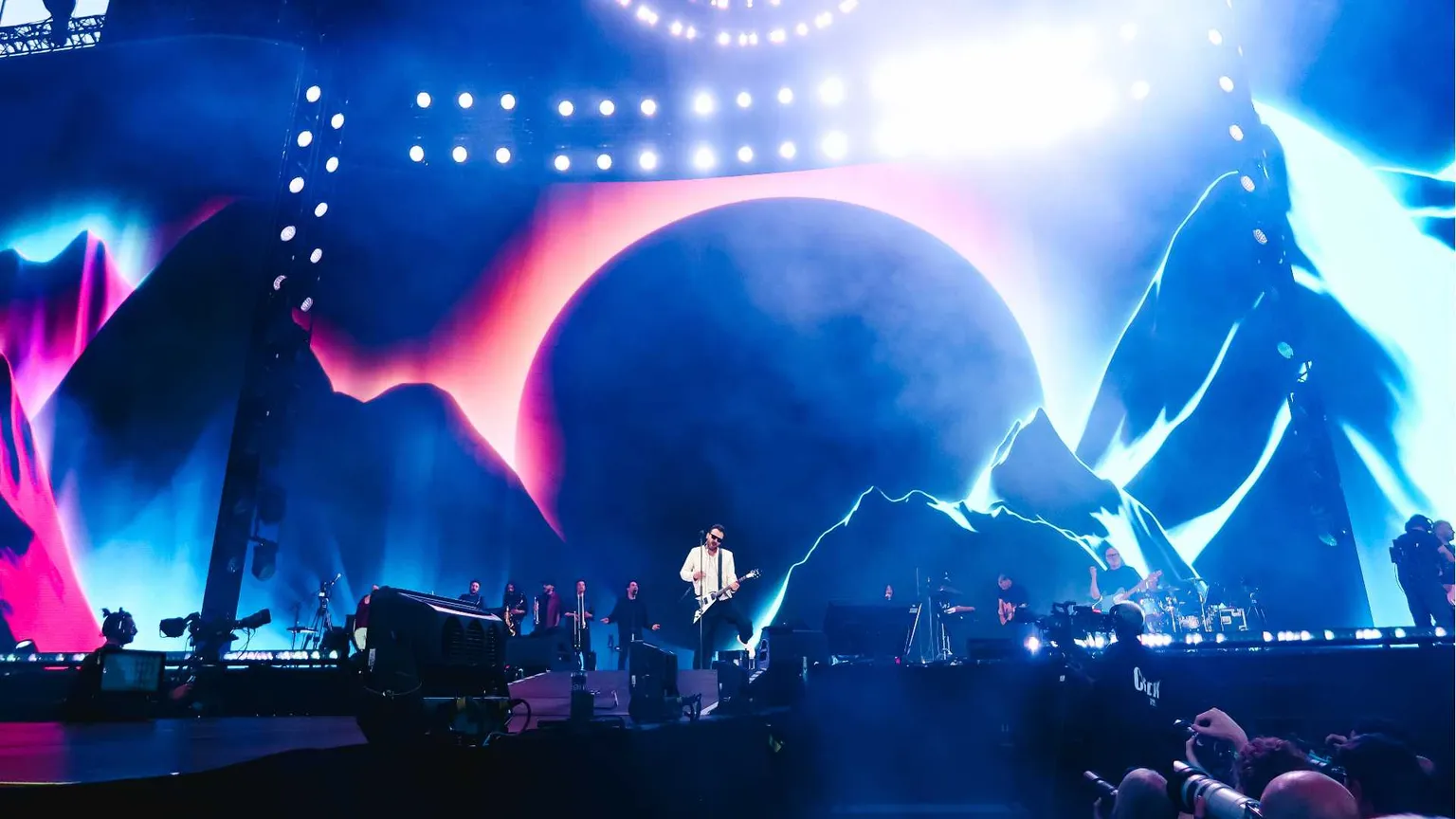 I concerti da record, la canzone in crisi: cosa sta succedendo alla scena musicale italiana