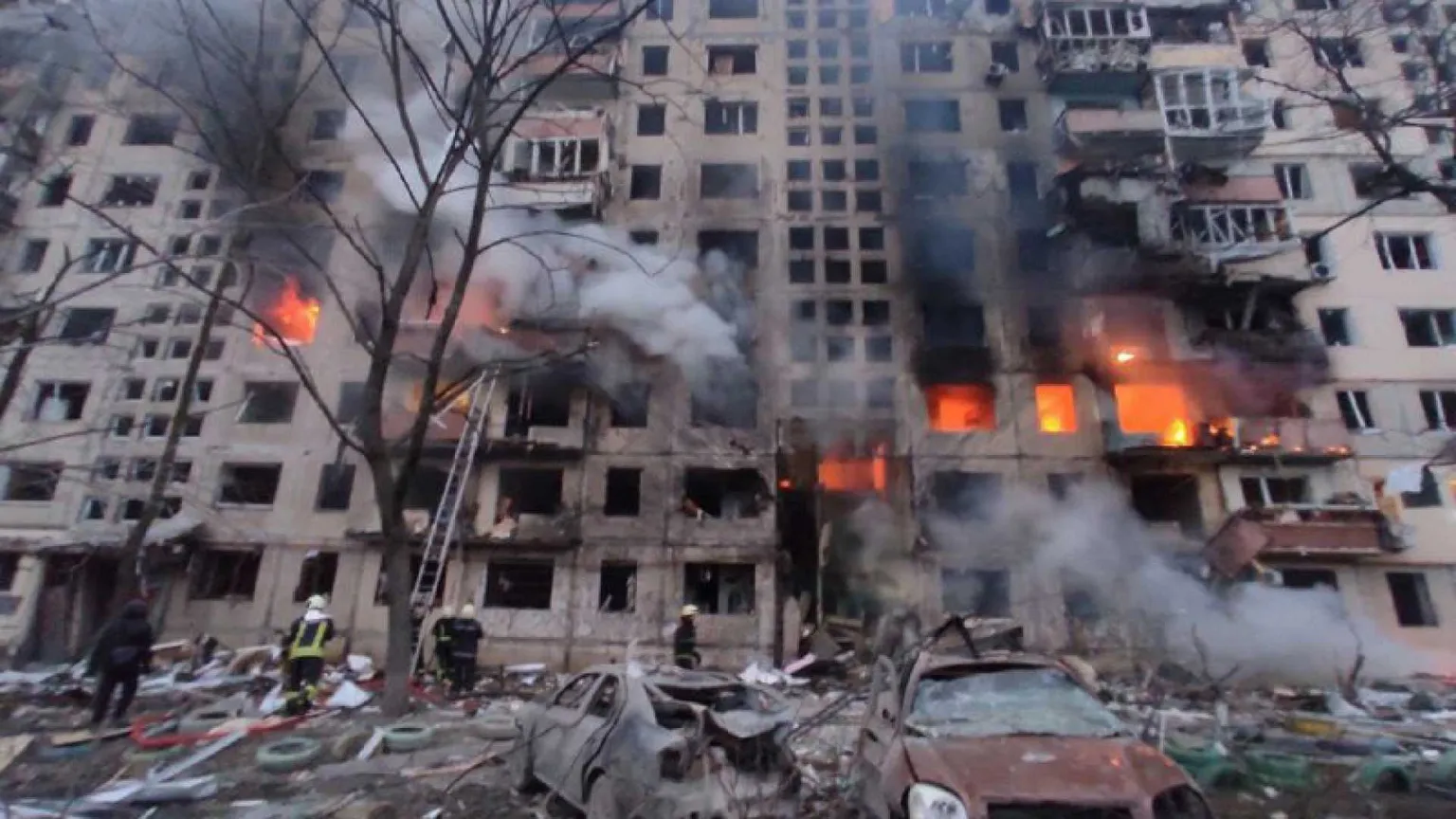Attacco massiccio su Kiev: almeno dieci morti tra i civili