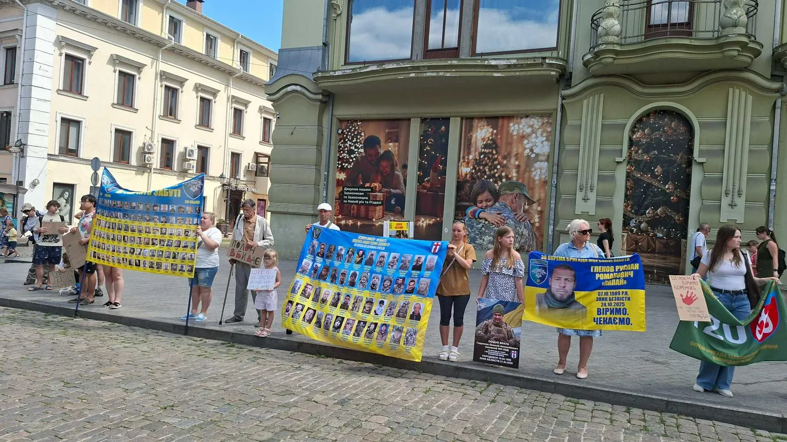 «La verità su mio marito in guerra». Anna e le donne di Odessa che non smettono di aspettare