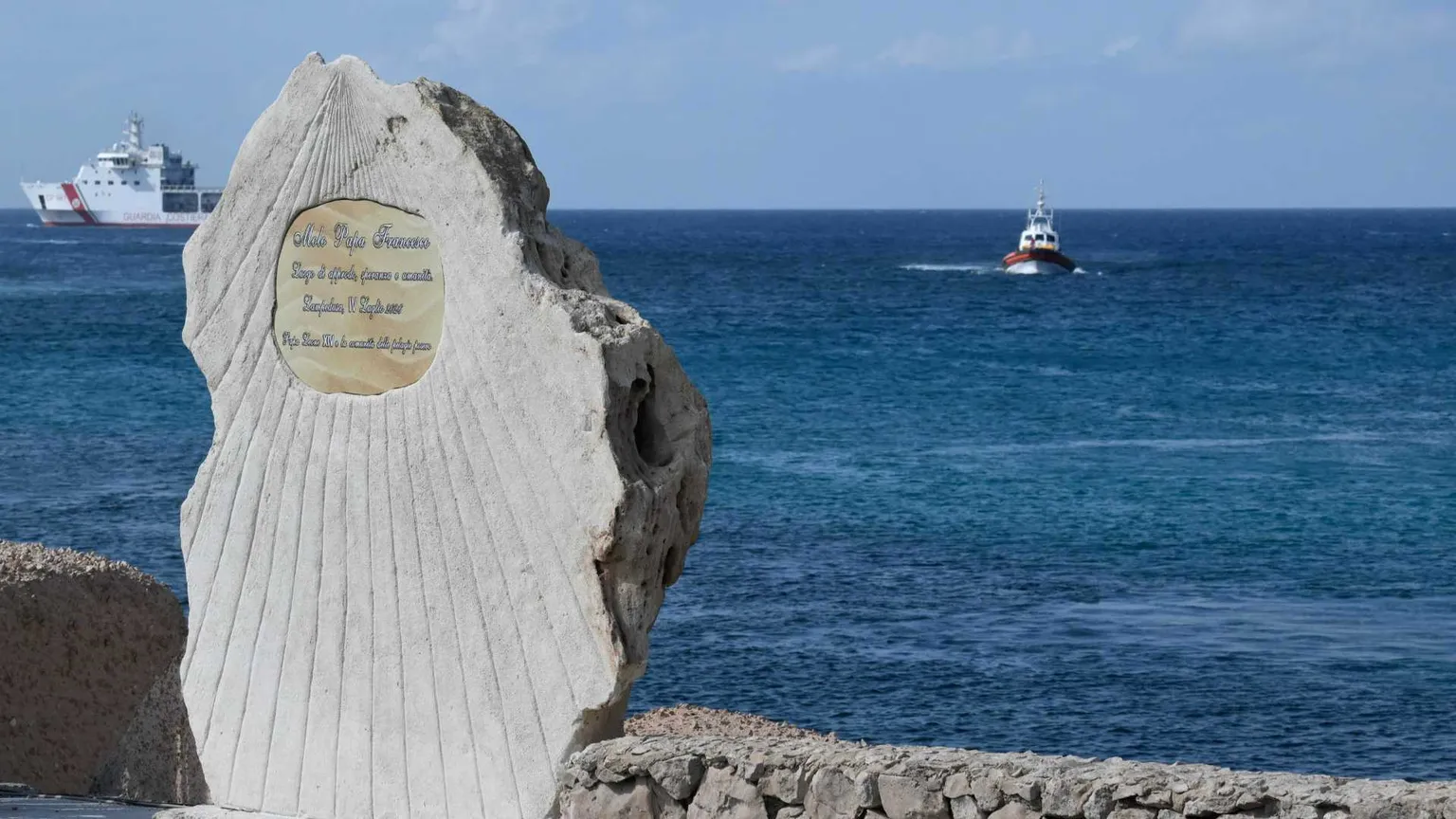La zattera e il mare. L’umanità al bivio di Lampedusa