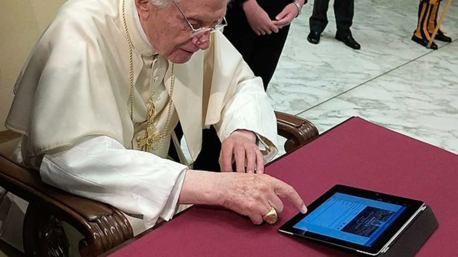 Caritas in veritate e IA: perché Benedetto XVI ispira Leone XIV