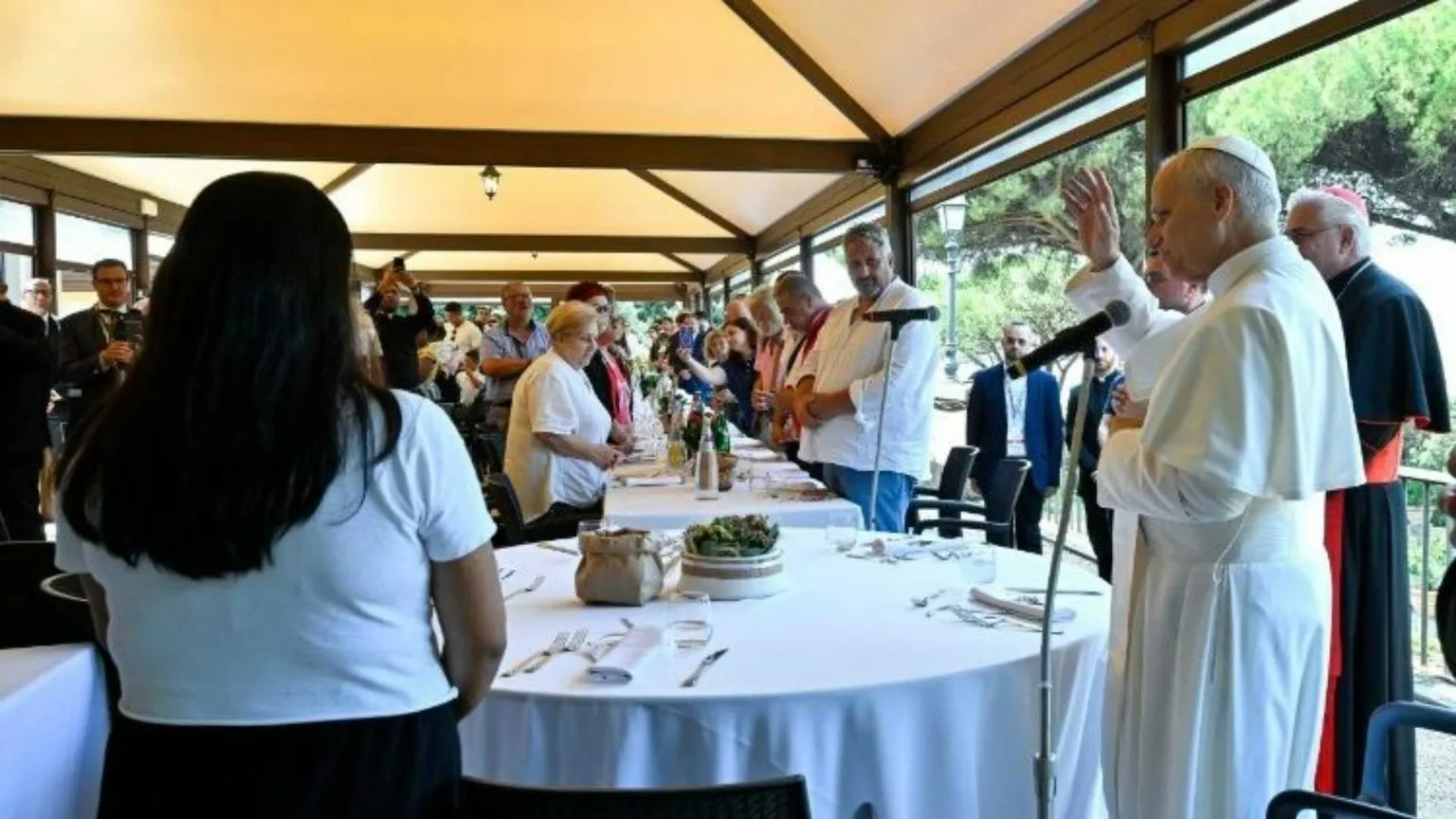 A pranzo con papa Leone a Castel Gandolfo: 200 persone in condizione di vulnerabilità sociale