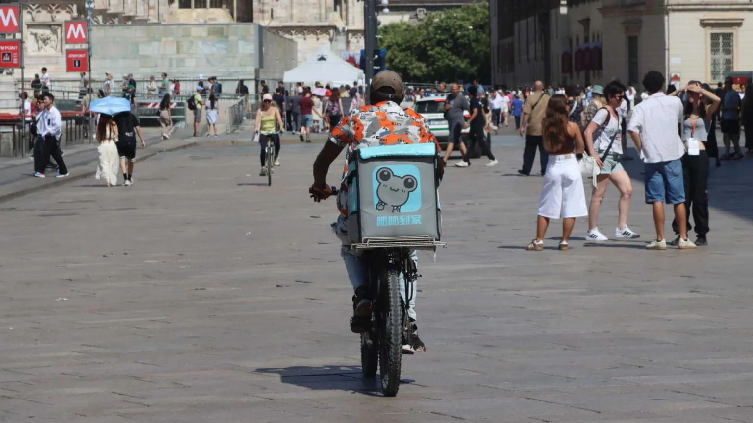 Milano, ordinanza del Comune: stop alle consegne dei ridere nelle ore più torride