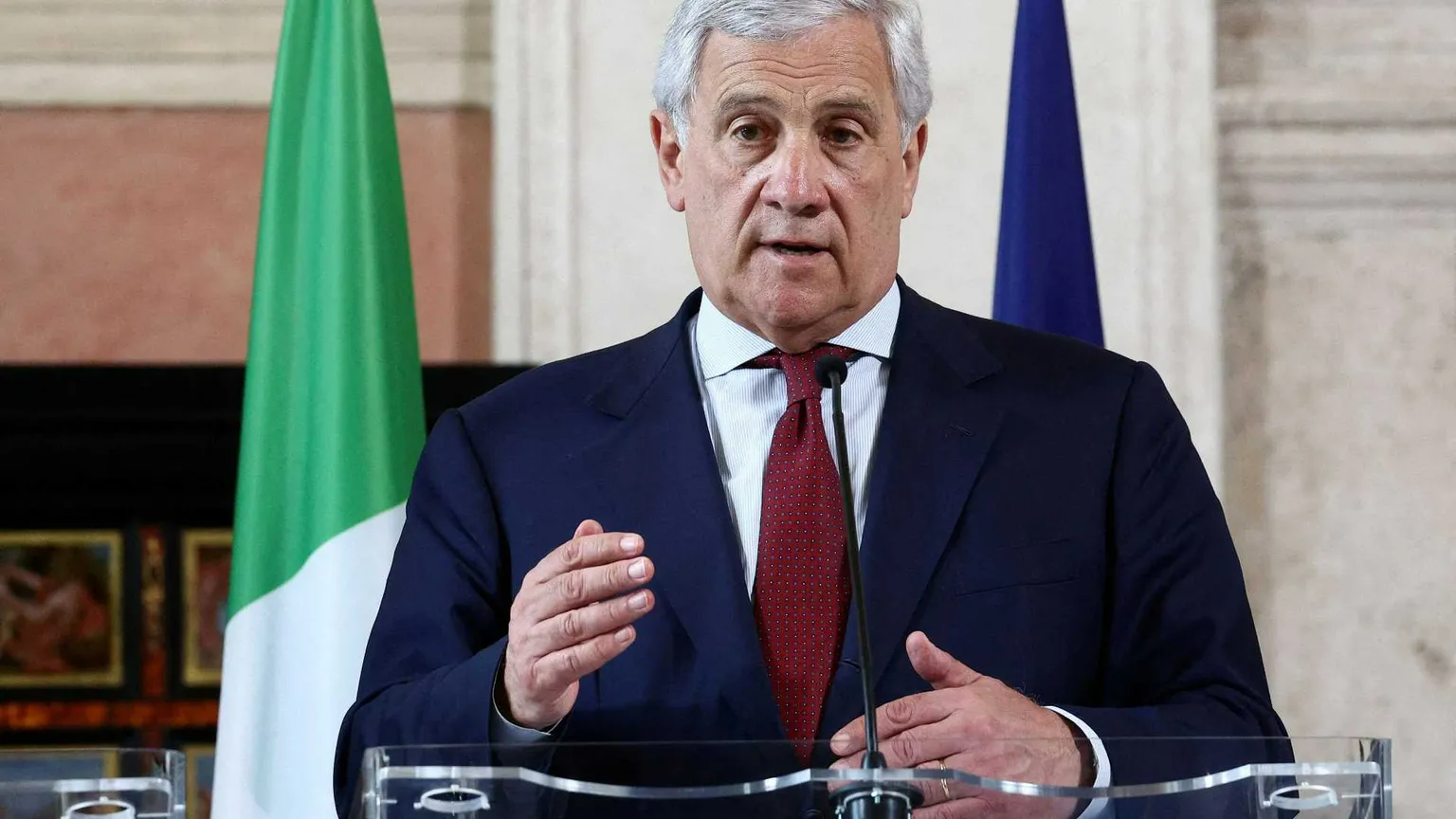 Italia-Russia, il caso spie apre una mezza crisi diplomatica: espulsi due addetti militari di Mosca