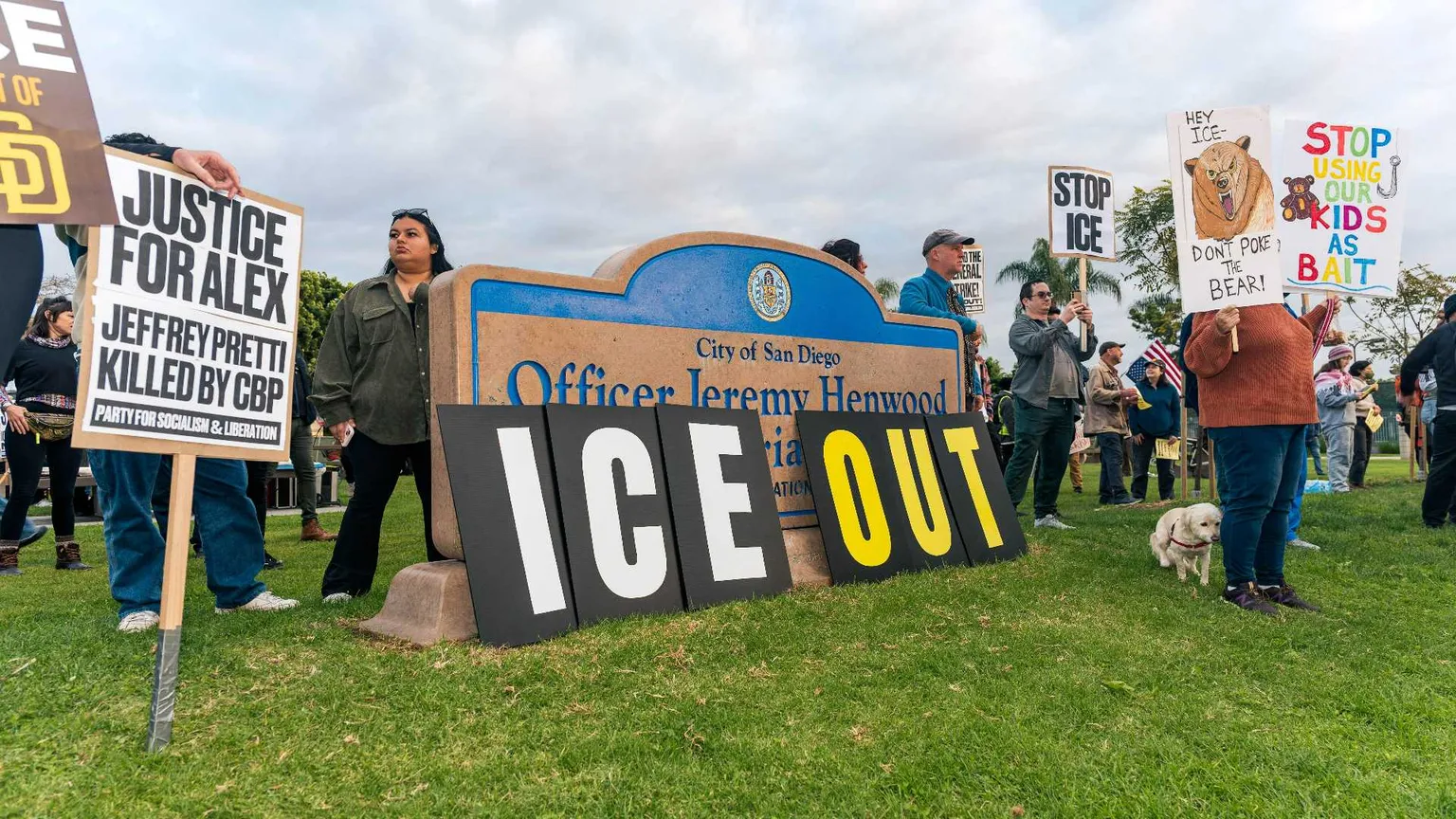 Il vescovo-immigrato di San Diego: «Io, profugo e separato dai miei genitori, oggi rivedo quelle scene in America»