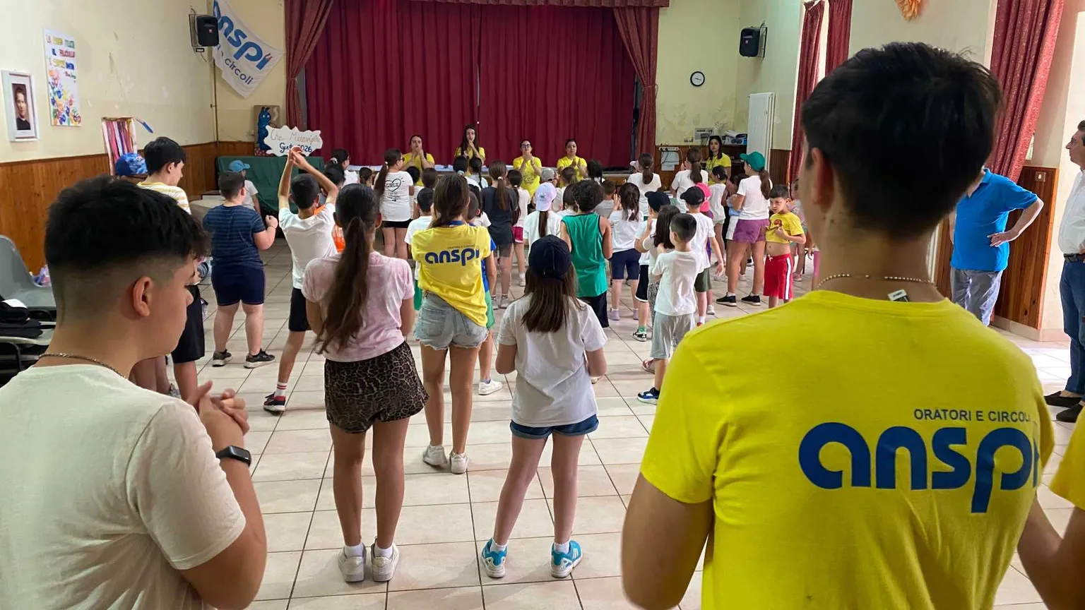 Le attività con i ragazzi durante il Grest dell’oratorio Anspi “Don Antonio Sapone” a San Clemente in provincia di Caserta