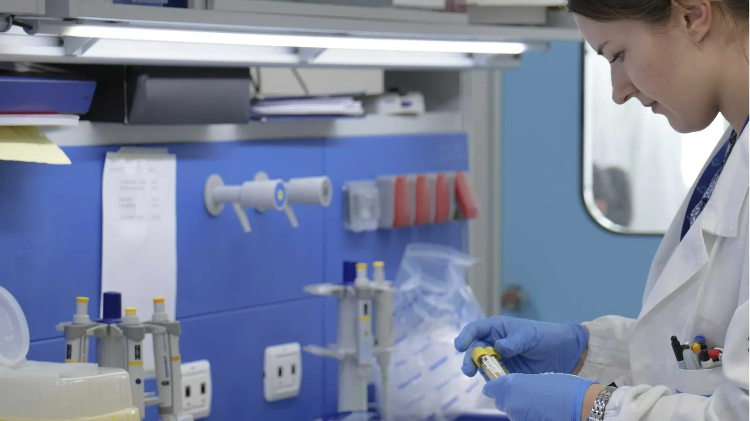 Farmaci, terapie, ricerche: l’Intelligenza artificiale fermerà il “mercato della salute”. O no?