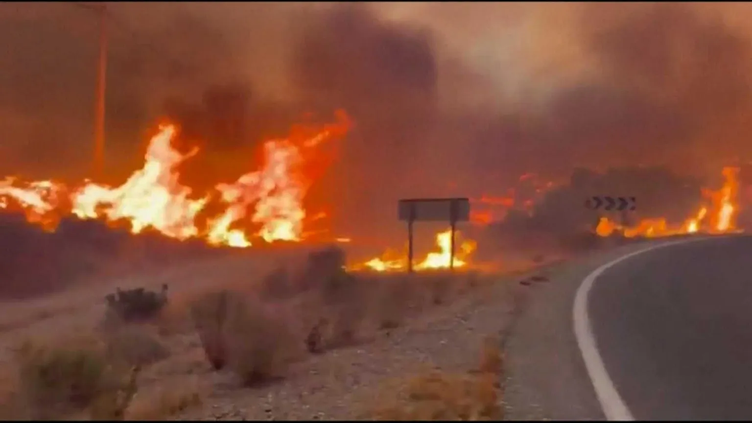 Spagna, 11 morti per enorme incendio in Andalusia